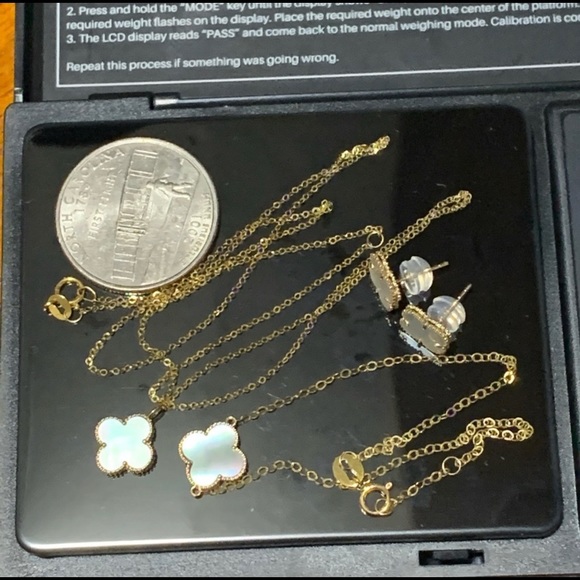 18k Solid Gold Clover Set - Picture 6 of 9